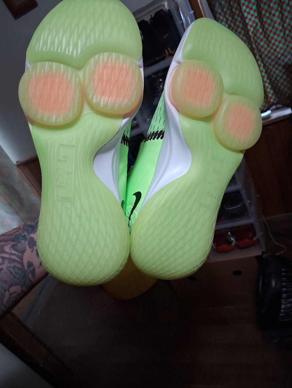 Brand New (No Box) Never Worn Nike Lebron Witness 5 Grinch - Picture 4 of 4